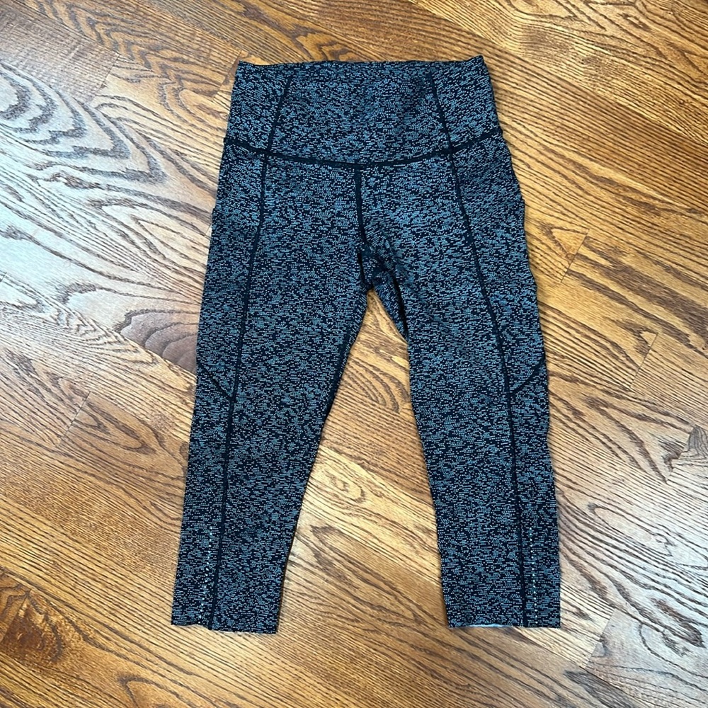 Lululemon Fast and Free Crop 19” Nulux - Soundwave Alpine - SZ 6 - EUC